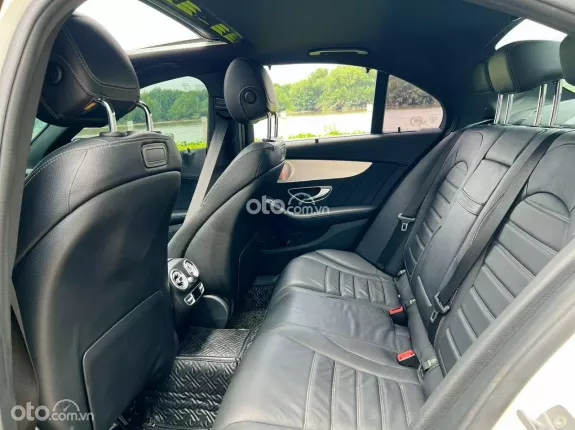 Mercedes-Benz C300 AMG 2017 - TRẮNG NGỌC TRINH BAO ĐẸP