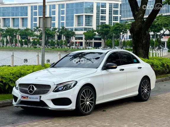 Mercedes-Benz C300 AMG 2017 - TRẮNG NGỌC TRINH BAO ĐẸP