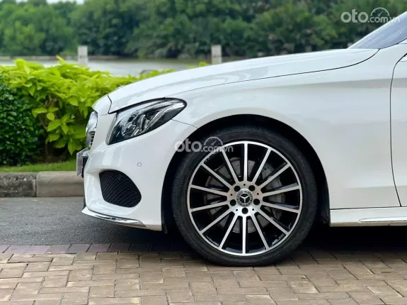 Mercedes-Benz C300 AMG 2017 - TRẮNG NGỌC TRINH BAO ĐẸP