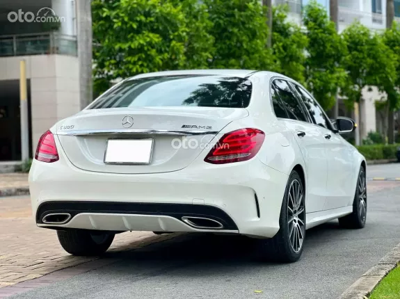 Mercedes-Benz C300 AMG 2017 - TRẮNG NGỌC TRINH BAO ĐẸP
