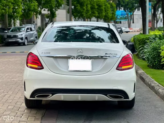 Mercedes-Benz C300 AMG 2017 - TRẮNG NGỌC TRINH BAO ĐẸP