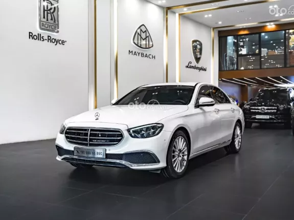 Mercedes-Benz E200 Exclusive 2022 - Xe lăn bánh 28.000 km, không đâm đụng