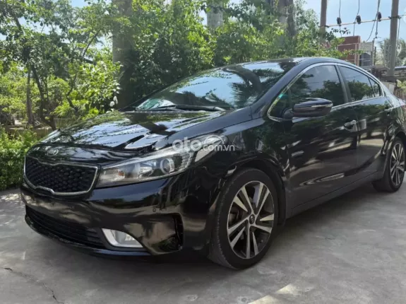 Kia Cerato 1.6 AT Deluxe 2017 - Hỗ trợ bank xe đẹp