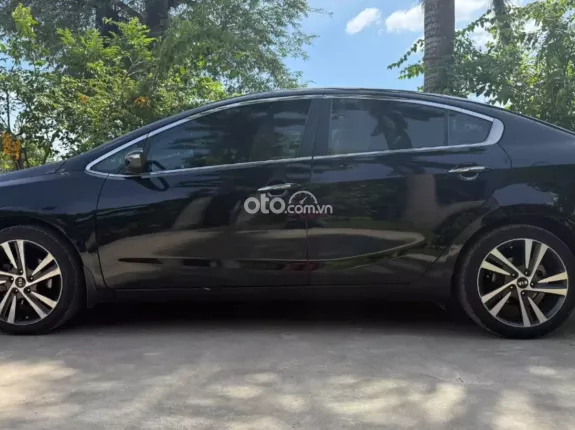 Kia Cerato 1.6 AT Deluxe 2017 - Hỗ trợ bank xe đẹp