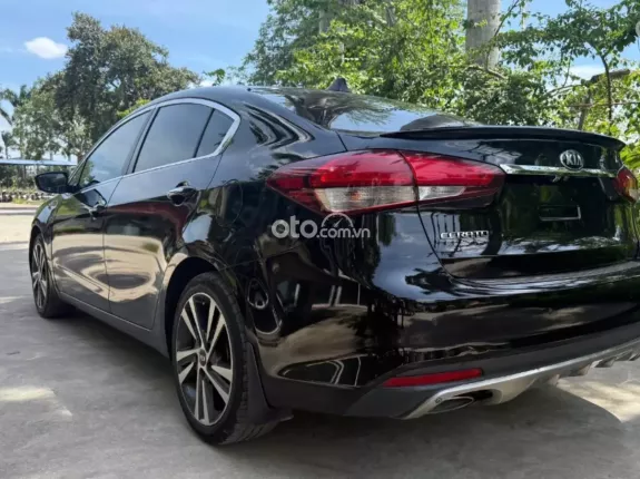 Kia Cerato 1.6 AT Deluxe 2017 - Hỗ trợ bank xe đẹp