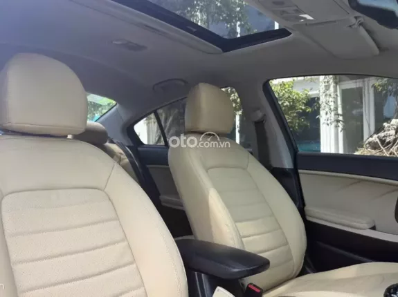 Kia Cerato 1.6 AT Deluxe 2017 - Hỗ trợ bank xe đẹp