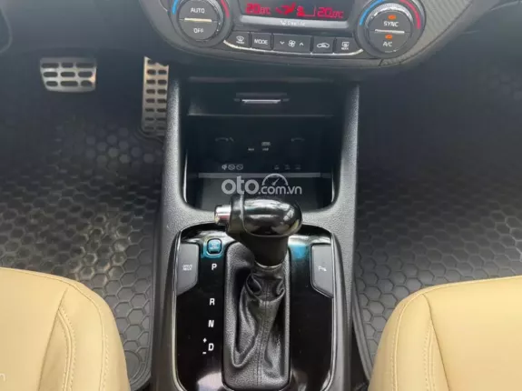 Kia Cerato 1.6 AT Deluxe 2017 - Hỗ trợ bank xe đẹp