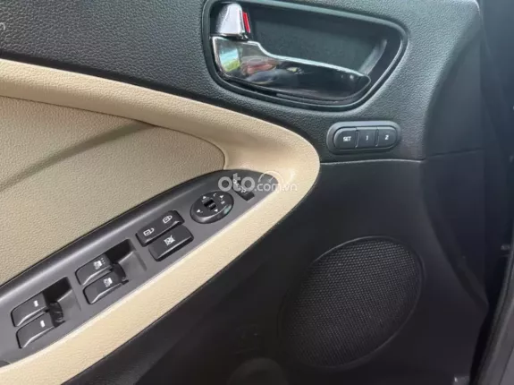 Kia Cerato 1.6 AT Deluxe 2017 - Hỗ trợ bank xe đẹp