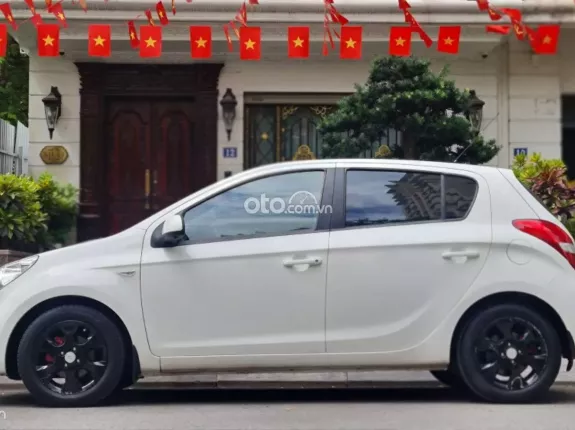 Hyundai i20 1.4 AT 2011 - Hyundai i20 1.4 AT 2011