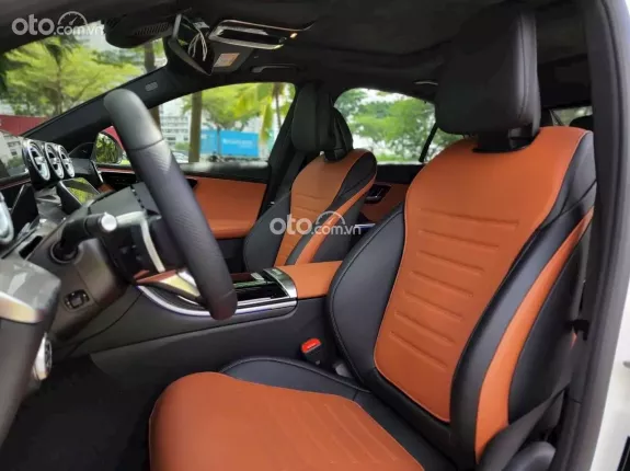Mercedes-Benz C300 AMG 2023 - Xe siêu lướt 2023, ngoại thất trắng sang trọng