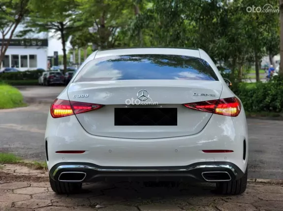 Mercedes-Benz C300 AMG 2023 - Xe siêu lướt 2023, ngoại thất trắng sang trọng
