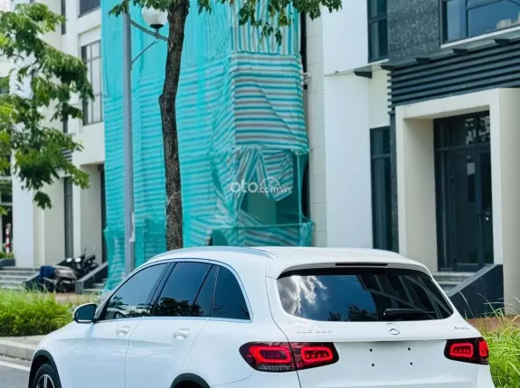 Mercedes-Benz GLC 200 4Matic 2020 - GLC 200 4Matic sản xuất và đăng ký cuối năm 2020, xe 1 chủ từ mớii