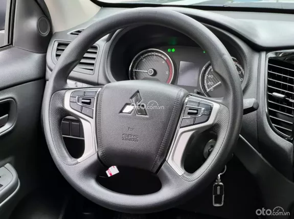 Mitsubishi Triton 4×2 AT MIVEC 2020 - Siêu mới