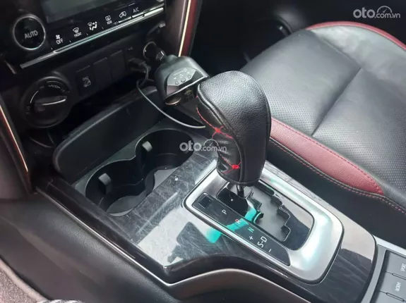 Toyota Fortuner 2.8 AT 4x4 Legender 2022 - Siêu lướt 30.000 km