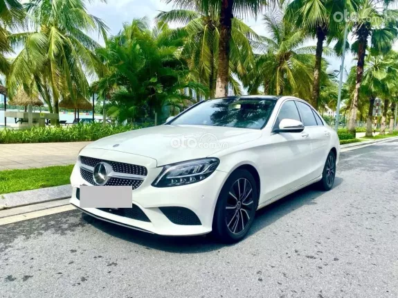 Mercedes-Benz C200 2.0 AT 2019 - C200 sx2019 trắng nội thất kem, chạy hơn 8v km siêu đẹp