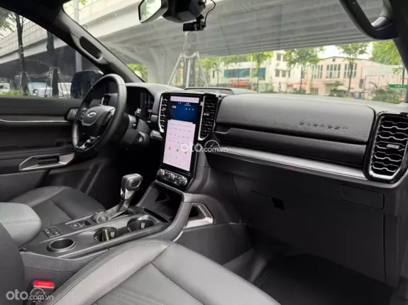 Ford Everest Titanium 2.0 AT 4x2 2025 - Siêu lướt!