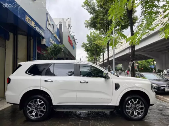 Ford Everest Titanium 2.0 AT 4x2 2025 - Siêu mới