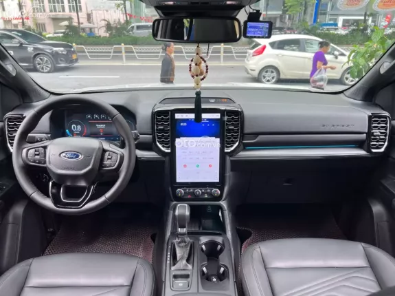 Ford Everest Titanium 2.0 AT 4x2 2025 - Siêu mới