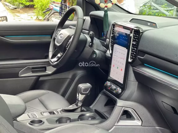 Ford Everest Titanium 2.0 AT 4x2 2025 - Siêu mới