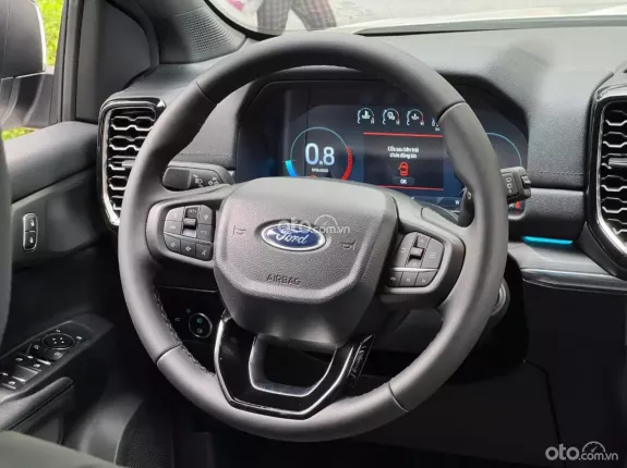 Ford Everest Titanium 2.0 AT 4x2 2025 - Siêu mới