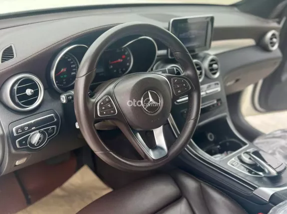 Mercedes-Benz GLC 300 4Matic 2017 - Cập bến sẵn 1 em bao chất lượng