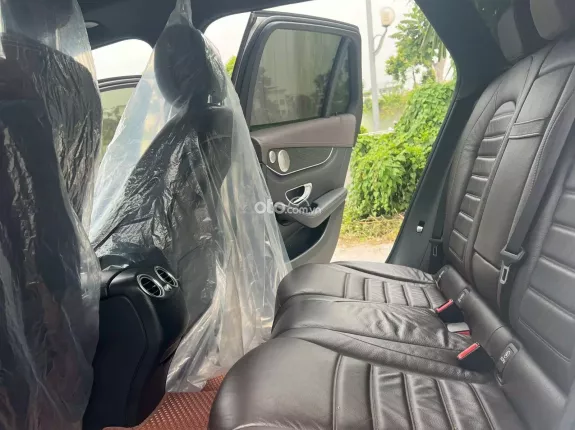 Mercedes-Benz GLC 300 4Matic 2017 - Cập bến sẵn 1 em bao chất lượng