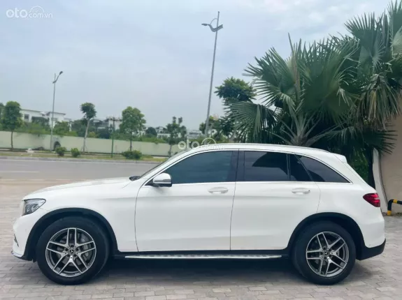 Mercedes-Benz GLC 300 4Matic 2017 - Cập bến sẵn 1 em bao chất lượng