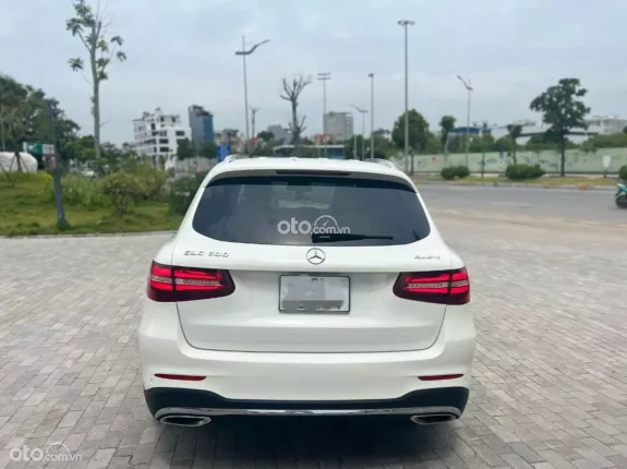 Mercedes-Benz GLC 300 4Matic 2017 - Cập bến sẵn 1 em bao chất lượng