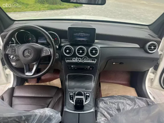 Mercedes-Benz GLC 300 4Matic 2017 - Cập bến sẵn 1 em bao chất lượng
