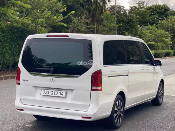Mercedes-Benz V250 Luxury 2022 - Tiết kiệm ngay hơn 1tỉ, bank 70%