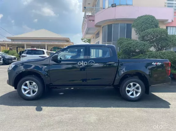 Isuzu D-Max LS 4x4 MT 2023 - Bán tải 2 Cầu số sàn mới 100% - giá rẻ nhất thị trường