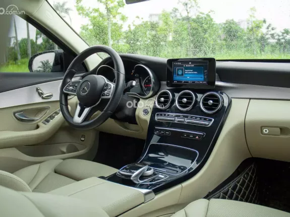 Mercedes-Benz C180 AMG 2021 - Liên hệ để xem xe trực tiếp
