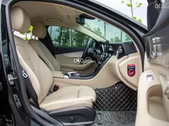 Mercedes-Benz C180 AMG 2021 - Liên hệ để xem xe trực tiếp