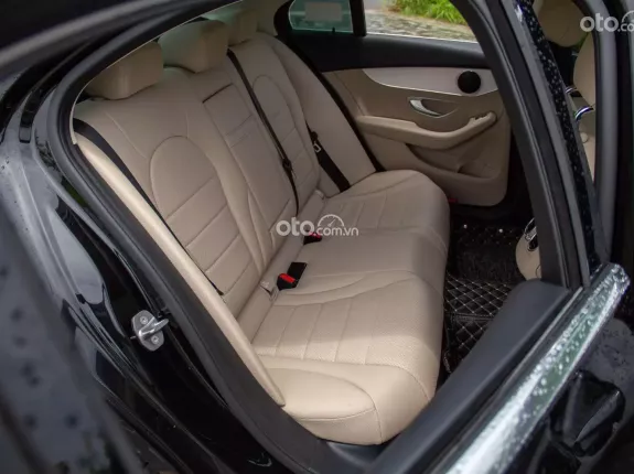 Mercedes-Benz C180 AMG 2021 - Liên hệ để xem xe trực tiếp