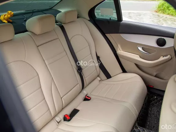 Mercedes-Benz C180 AMG 2021 - Liên hệ để xem xe trực tiếp