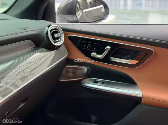 Mercedes-Benz GLC 300 2023 - Xe đăng ký T12/2024