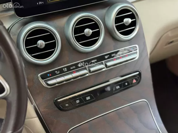Mercedes-Benz GLC 200 4Matic 2021 - Xe bảo dưỡng full lịch sử hãng 1 chủ từ mới