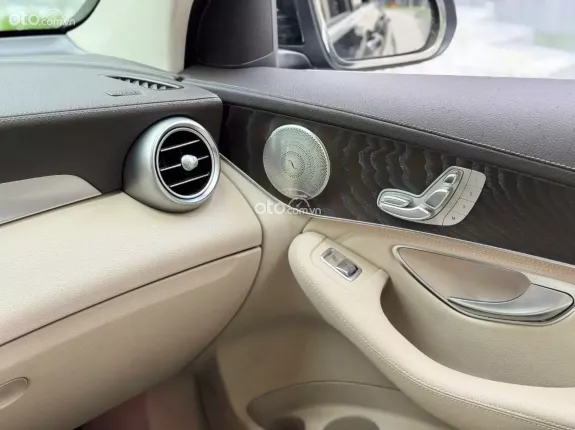 Mercedes-Benz GLC 200 4Matic 2021 - Xe bảo dưỡng full lịch sử hãng 1 chủ từ mới