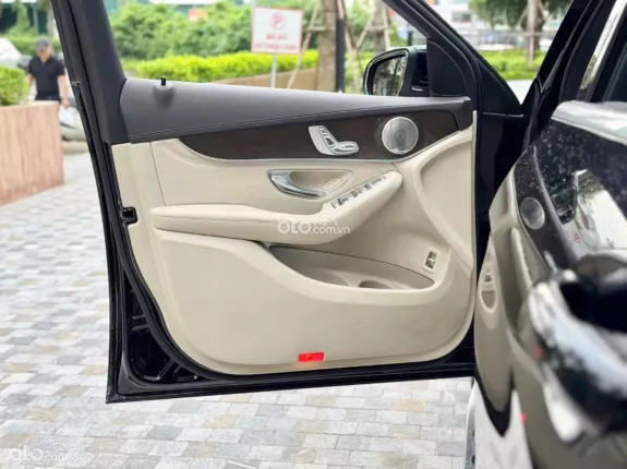 Mercedes-Benz GLC 200 4Matic 2021 - Xe bảo dưỡng full lịch sử hãng 1 chủ từ mới