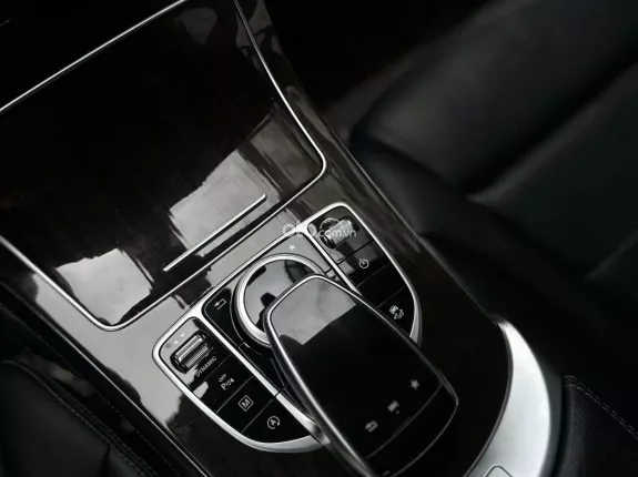 Mercedes-Benz GLC 200 2018 - Xe chủ đi ít, chất lượng xe còn đẹp bao check