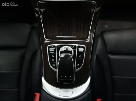 Mercedes-Benz GLC 200 2018 - Xe chủ đi ít, chất lượng xe còn đẹp bao check