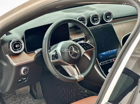Mercedes-Benz C200 Avantgarde Plus 2022 - 1 chủ mua mới từ hãng, bảo dưỡng full lịch sử hãng