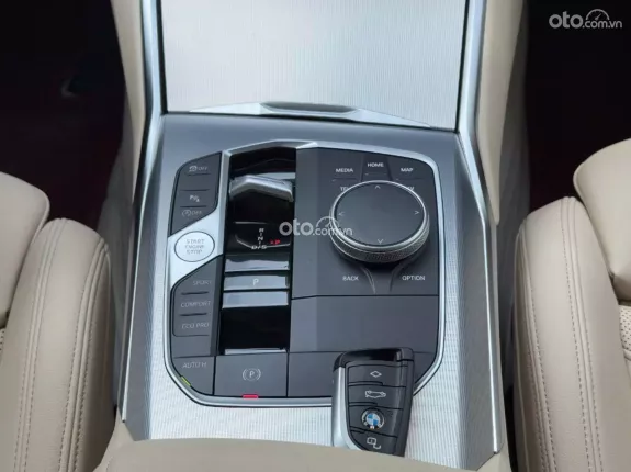BMW 320i Sport Line 2023 - Xe Option có cả HUD trên kính lái, Màn hình cong liền khối cảm ứng