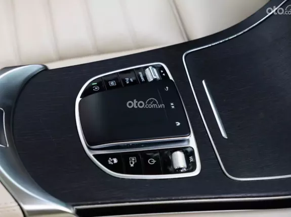 Mercedes-Benz GLC 300 4Matic 2021 - Phiên bản facelift với thiết kế ấn tượng