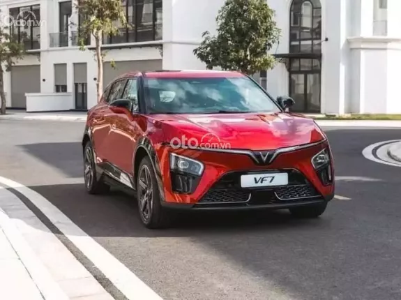 VinFast VF7 Base 2025 - Miễn 100% thuế trước bạ, tổng ưu đãi lên tới 173 triệu đồng