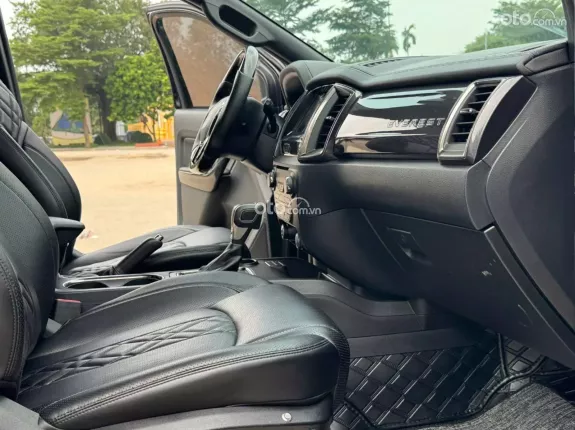 Ford Everest Titanium 2.0 AT 4x2 2020 - Xe cực đẹp, giữ gìn kỹ, Odo chuẩn 12 vạn km zin