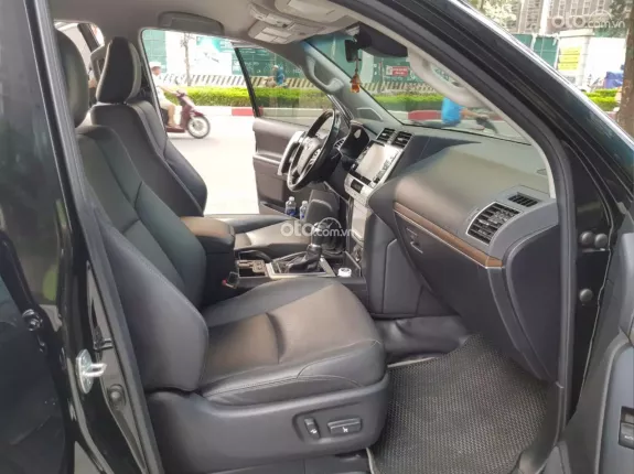Toyota Land Cruiser Prado TX-L 2022 - Việt Nam