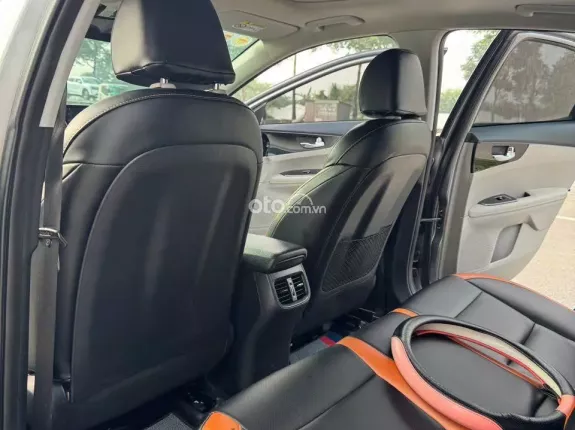 Kia Cerato 1.6 AT Luxury 2021 - Form dáng thể thao, nội thất cao cấp