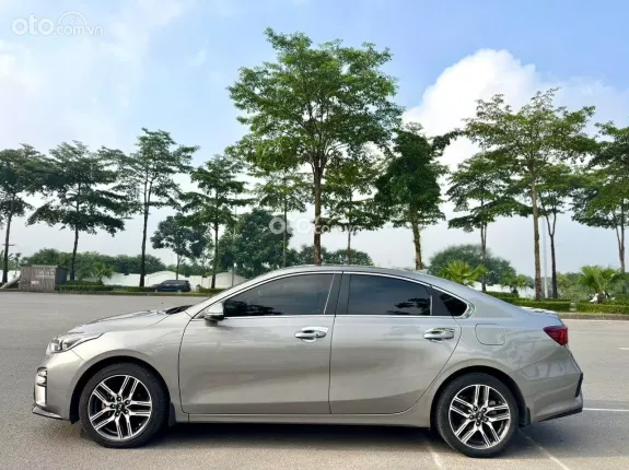 Kia Cerato 1.6 AT Luxury 2021 - Form dáng thể thao, nội thất cao cấp