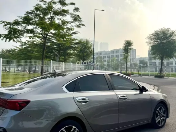 Kia Cerato 1.6 AT Luxury 2021 - Form dáng thể thao, nội thất cao cấp